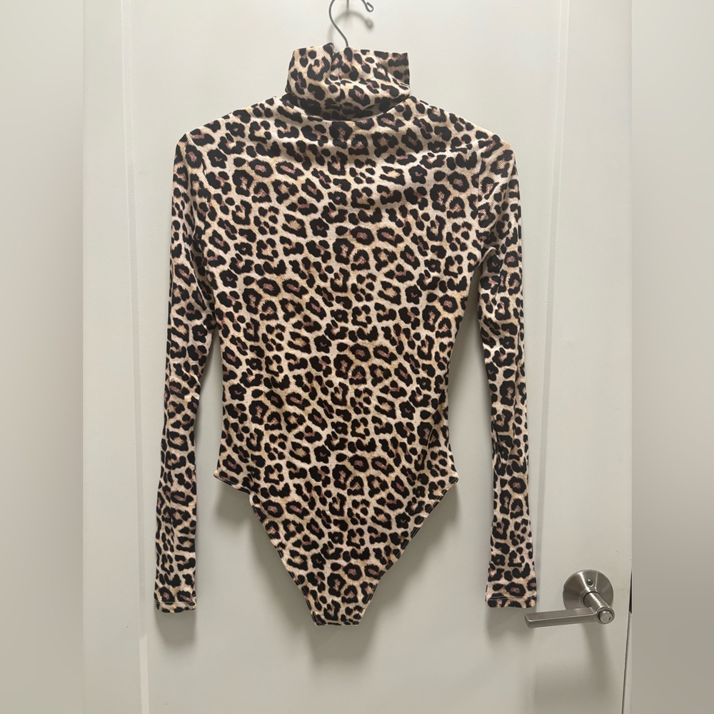 H&M Leopard Print Turtleneck Long Sleeve Bodysuit - Picture 2 of 3